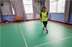 深聯(lián)線路板廠羽毛球比賽進行中…