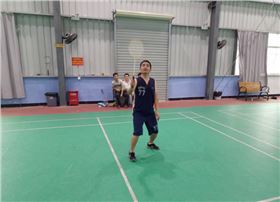 深聯(lián)線路板廠羽毛球比賽進行中…