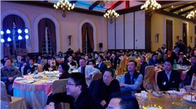 深聯(lián)線路板廠榮獲勤上彩易達(dá)光電2016年“杰出貢獻(xiàn)獎(jiǎng)”