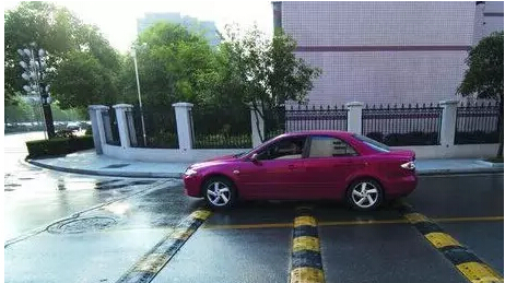 PCB廠：再這樣過減速帶，你的車壽命至少減三年！