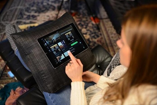 電路板廠資訊:有了這款很會“吸”的抱枕 再也不怕被平板呼臉啦