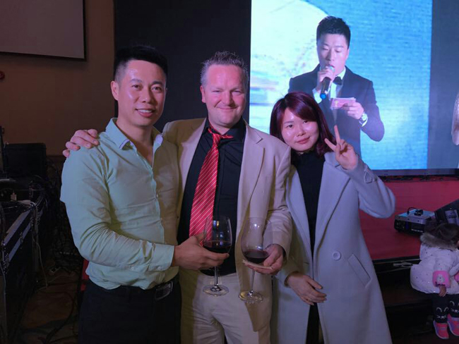 深聯線路板廠榮獲勤上彩易達光電2016年“杰出貢獻獎”