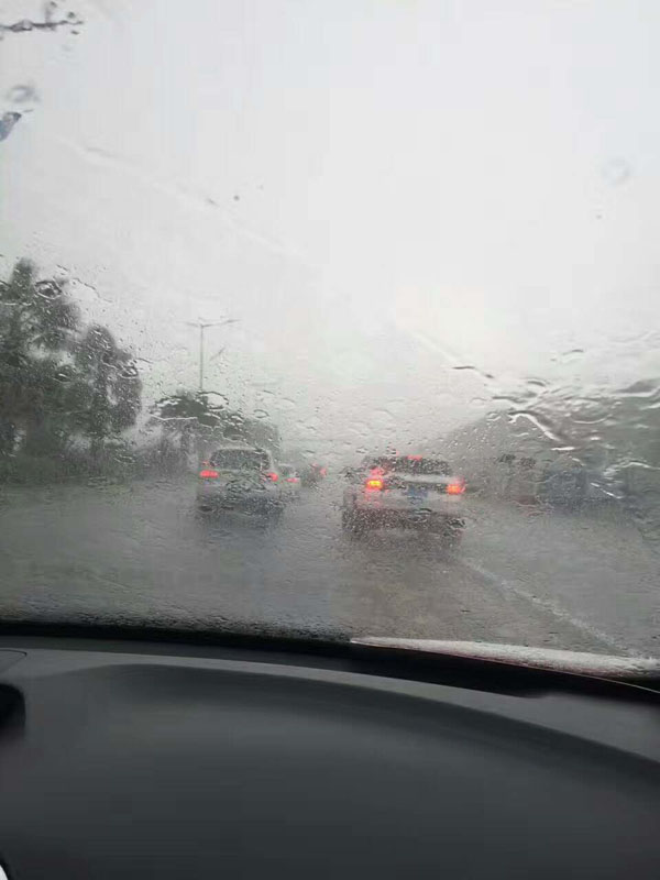 深圳天氣的秒晴秒雨，PCB小編想問這番酸爽滋味你還能hold住嗎？