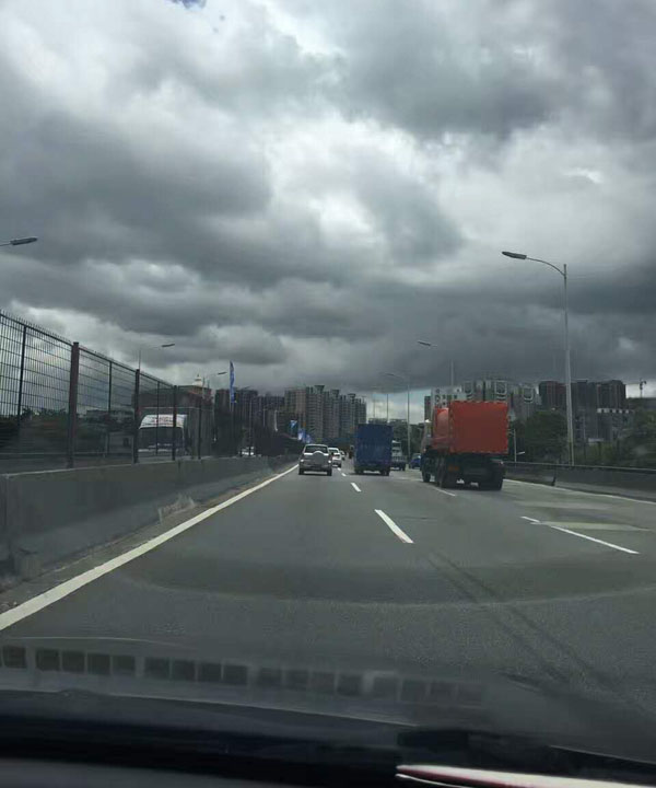 深圳天氣的秒晴秒雨，PCB小編想問這番酸爽滋味你還能hold住嗎？