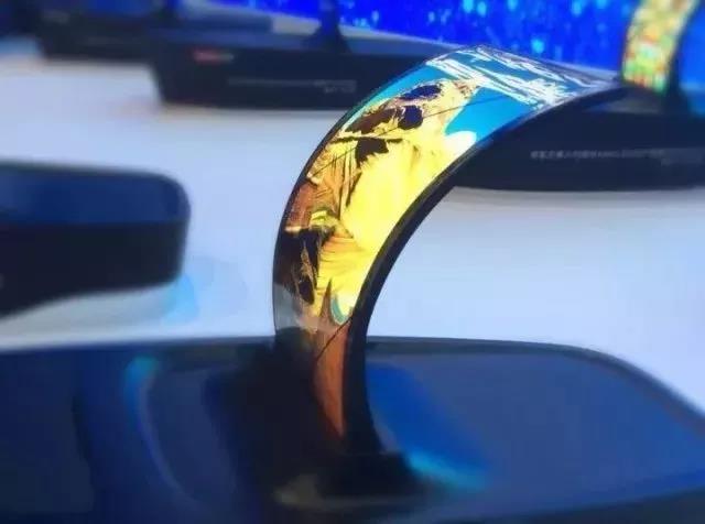 卷起來的手機，PCB小編想想還是覺得不可思議！