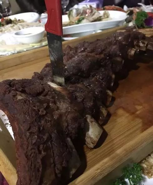 同事結(jié)婚只給100紅包，線路板廠小編都覺得尷尬，結(jié)果&hellip;廣東人的評(píng)論亮了，哈哈哈