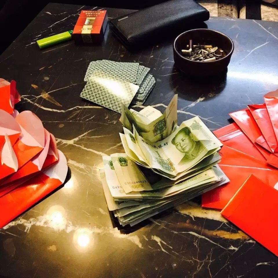 同事結(jié)婚只給100紅包，線路板廠小編都覺得尷尬，結(jié)果&hellip;廣東人的評(píng)論亮了，哈哈哈