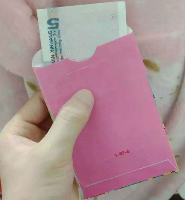 同事結(jié)婚只給100紅包，線路板廠小編都覺得尷尬，結(jié)果&hellip;廣東人的評(píng)論亮了，哈哈哈